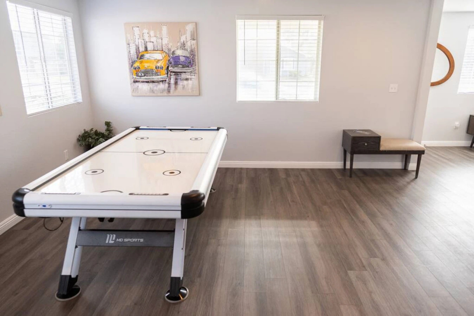 LARGE 4-BEDROOM HOUSE WITH AIR HOCKEY TABLE CLOSE TO DISNEYLAND IN ORANGE COUNTY  (p41)