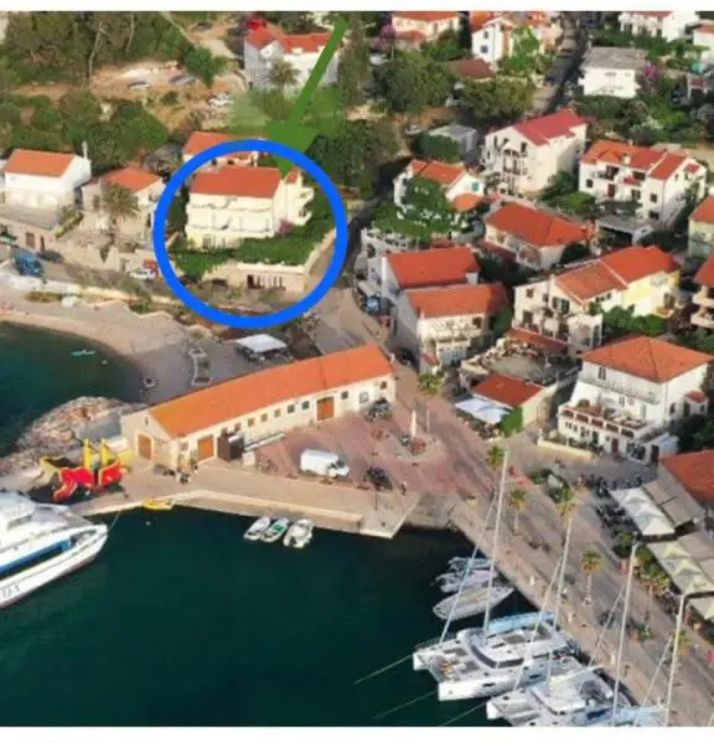 Sea view apartment near the beach 1-Jelsa center