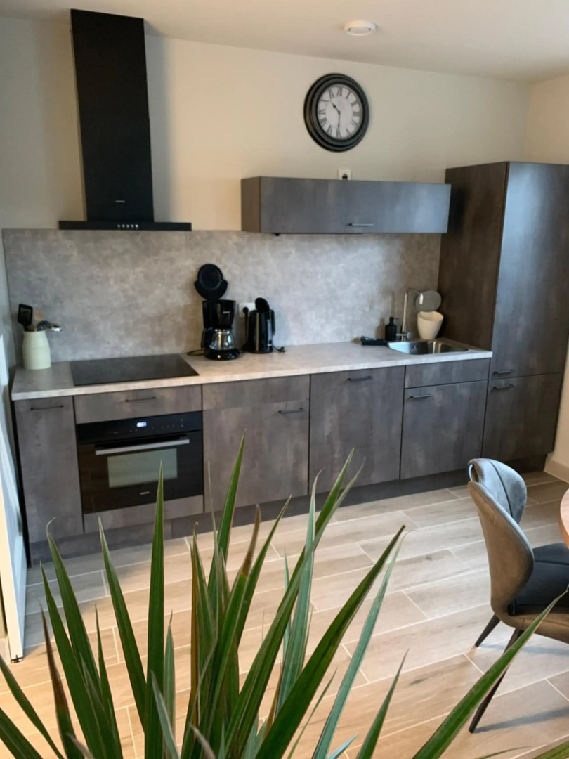 Dijkhofje, dichtbij strand, zee en meer.