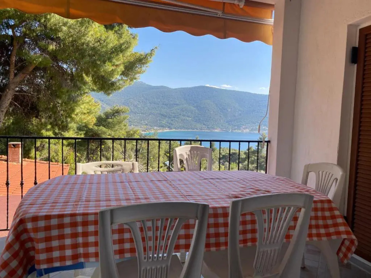 Manos’ Traditional Maisonette