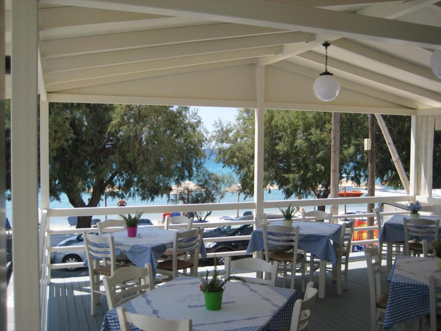 Zefiros Beach Hotel