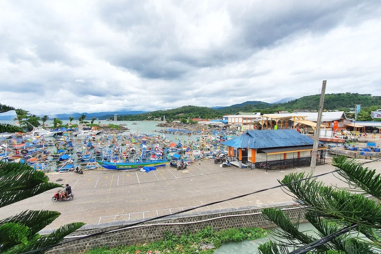 SPOT ON 1896 Hotel Mahkota Pantai