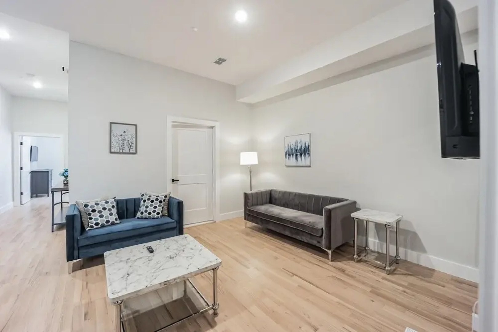Charming Gem In Newark 3 Bedroom Apts by RedAwning