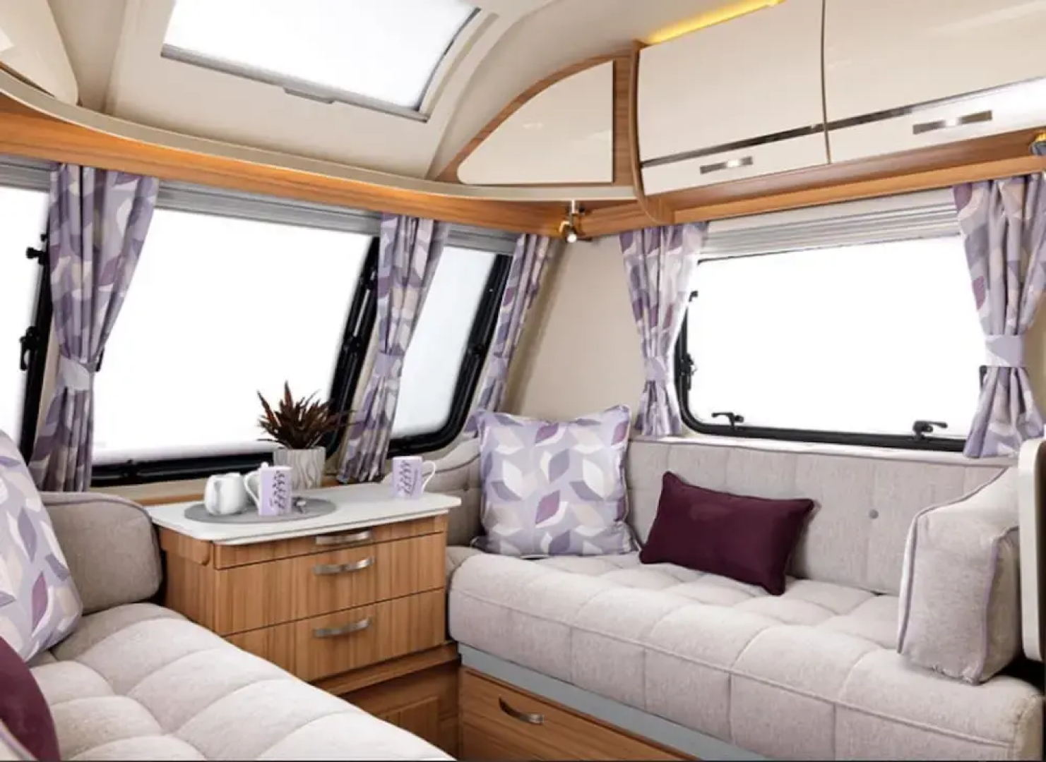 Stayzo Caravan - With Great Access to Local Attractions - With Free Wi-fi in the Chiltern Hills