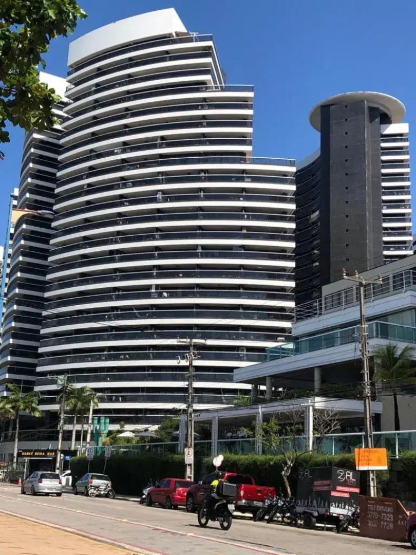 Alugo Temporada apartamento frente ao mar de Fortaleza.