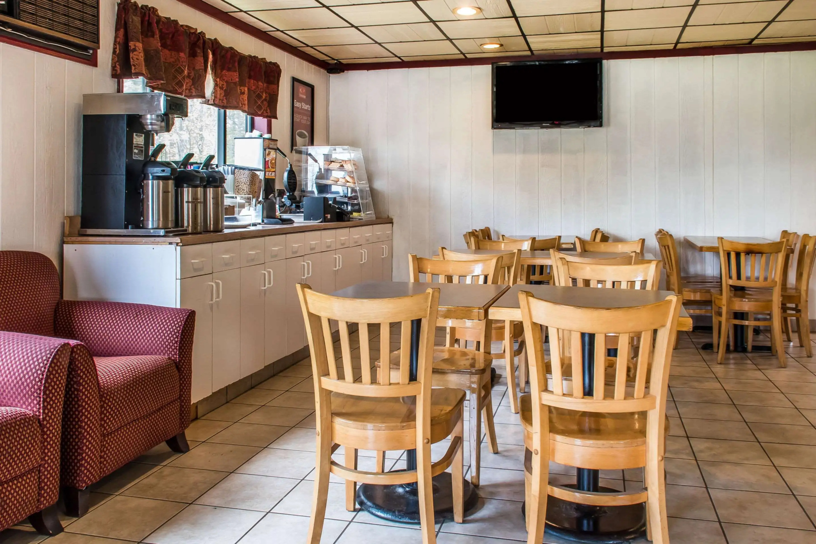 Econo Lodge Inn & Suites Lake Harmony - Pocono Mountains Area