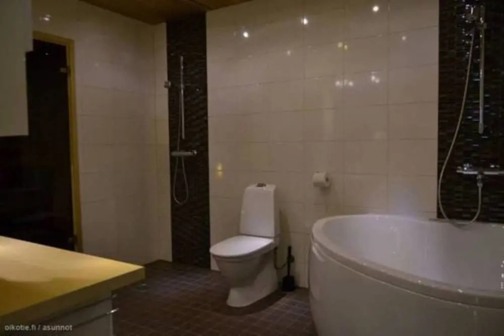 Solakalliontie Row House