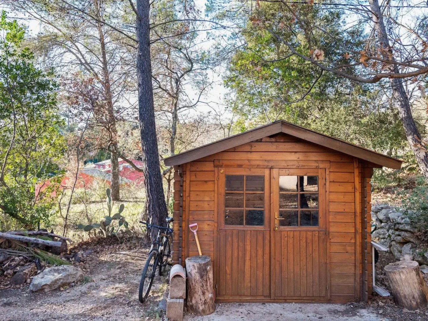 Lavish Villa in Bagnols-en-forêt With Swimming Pool