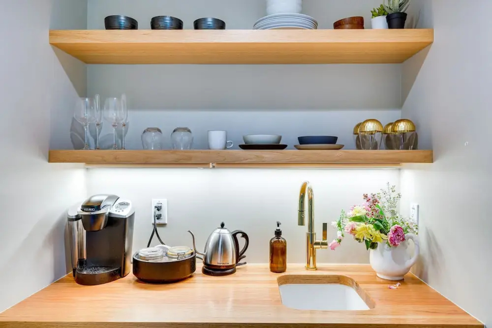 Unique Larkspur Cabin w/ Treetop Mountain Views!