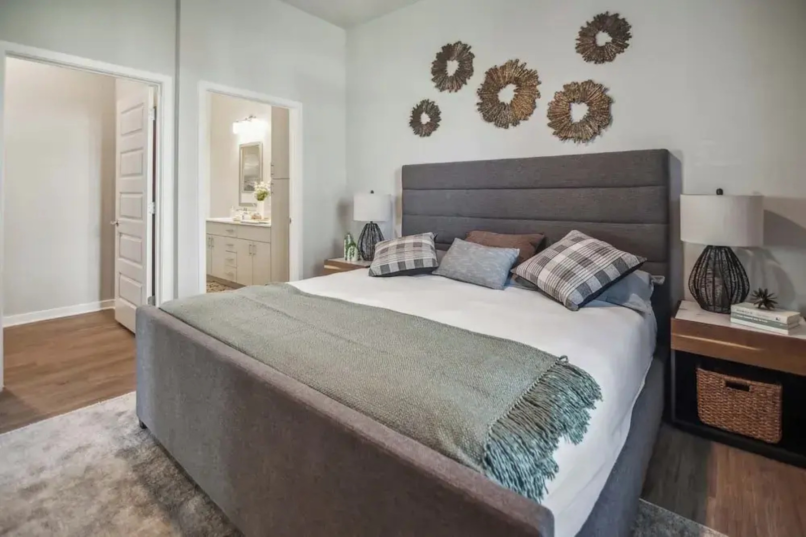 Landing Apartments near Sun City Center and Riverview