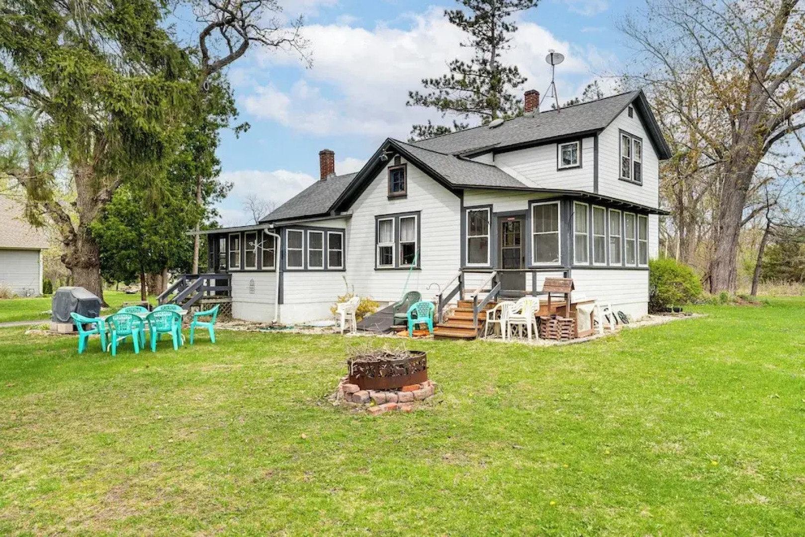 Twin Lakes Cottage: Walk to Elizabeth Lake!