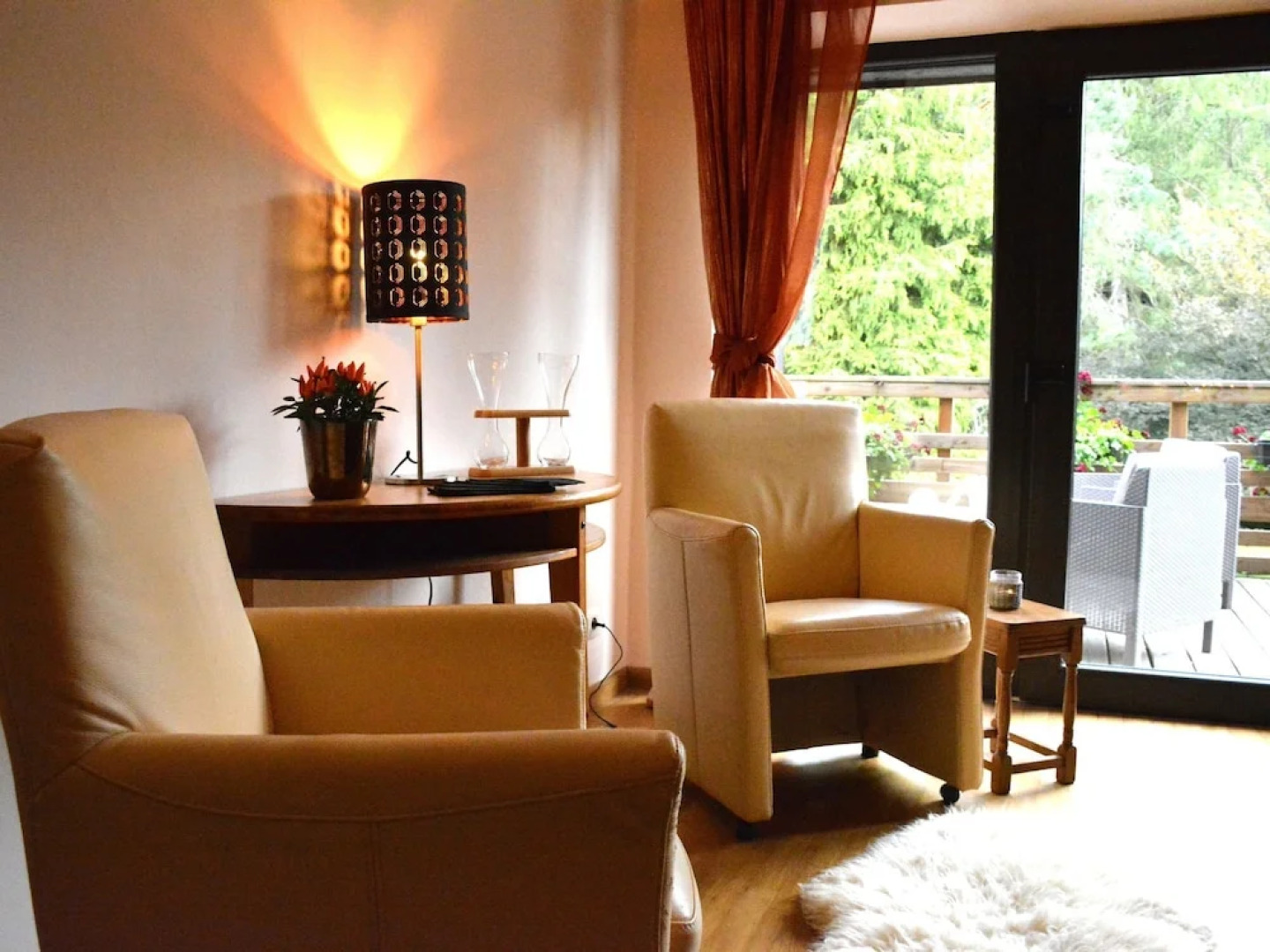 Chalet Renovated with Great Care, Large Garden, Direct Access To the River