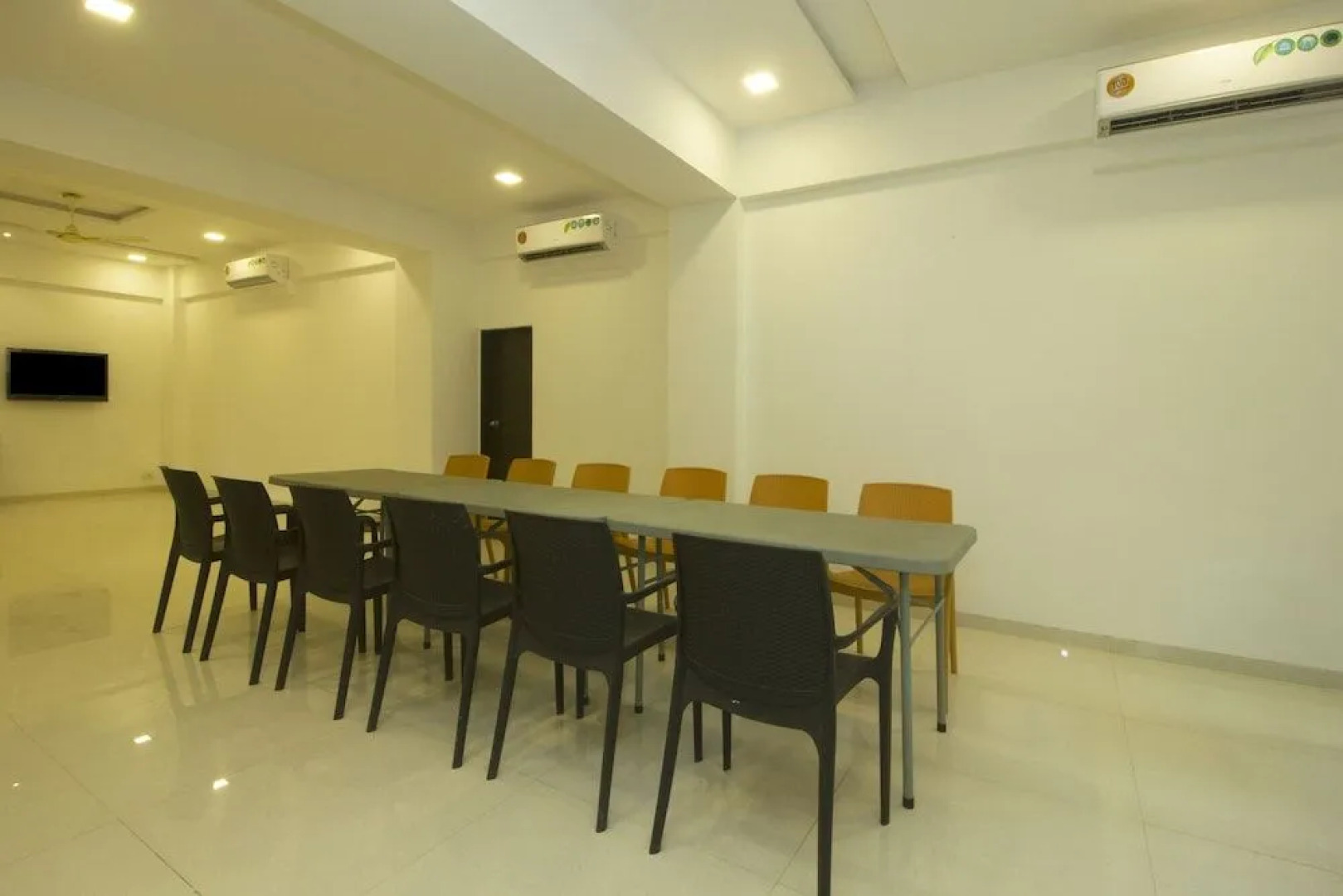 OYO 22919 Blue Roof Sea Side