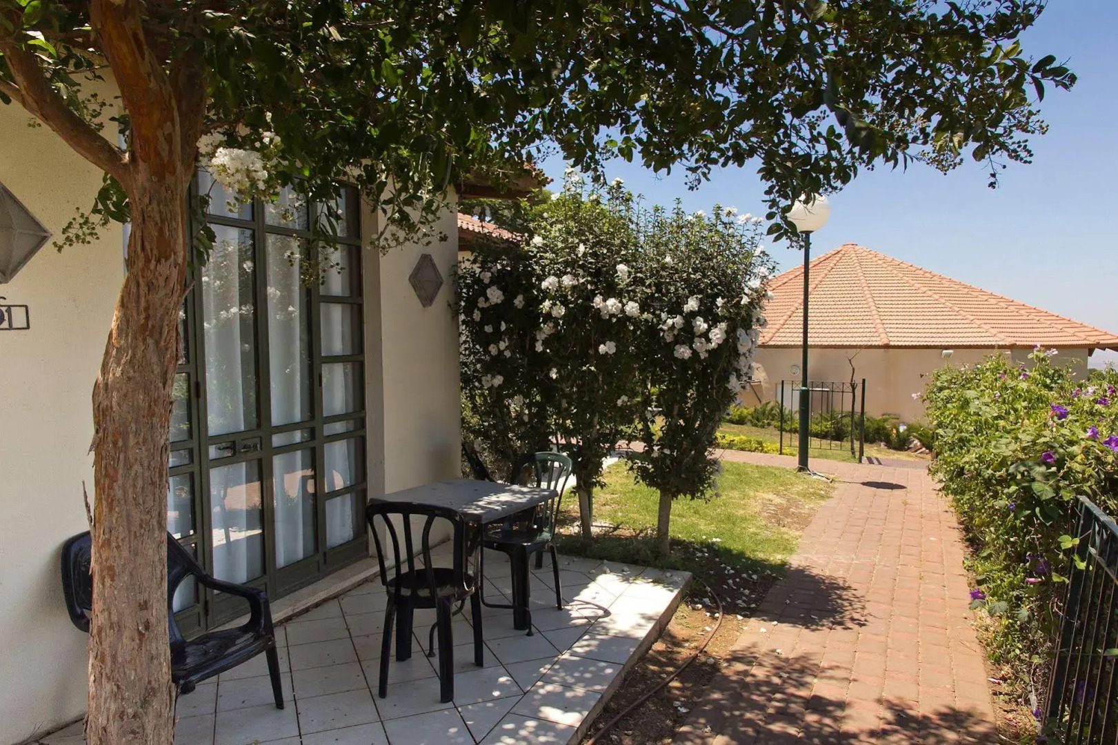 Shoresh Green Hills Family Suites Hotel