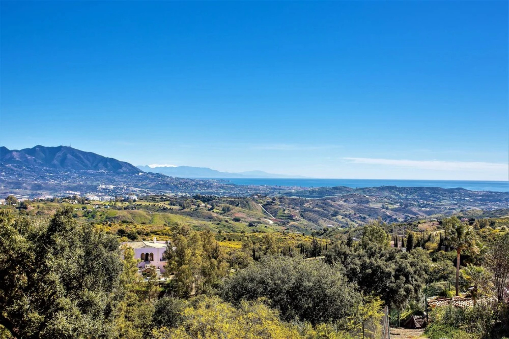 2 Bed Apartment with Mountain and Sea Views VDS33