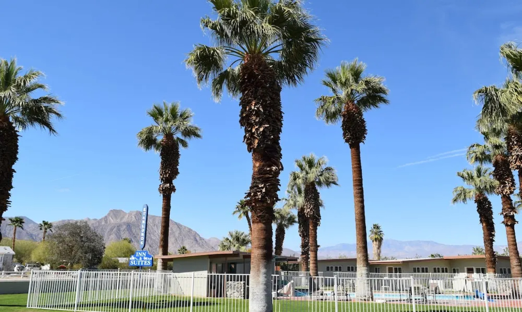 Stanlunds Inn And Suites