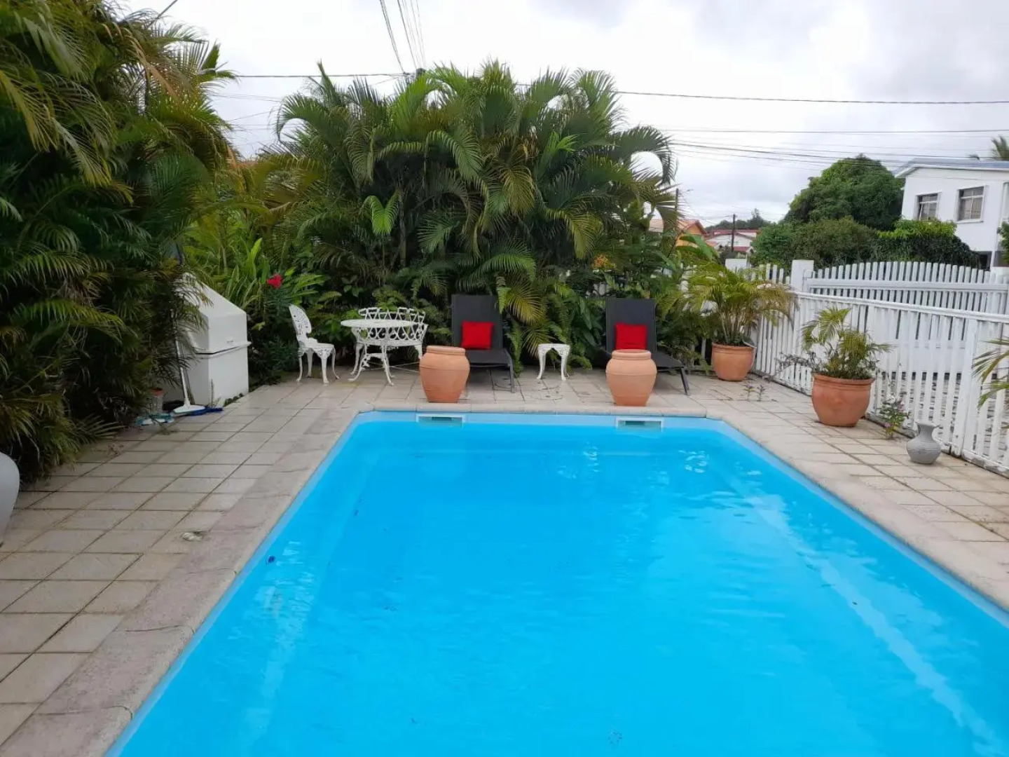 Coquet F2 Climatise Avec Piscine Au Lamentin