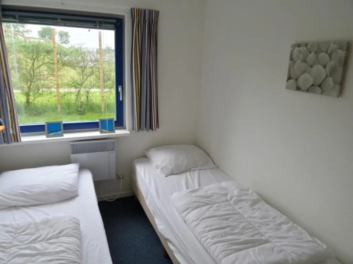 6pers Modern harbor house Jasmijn with fenced garden and lake view