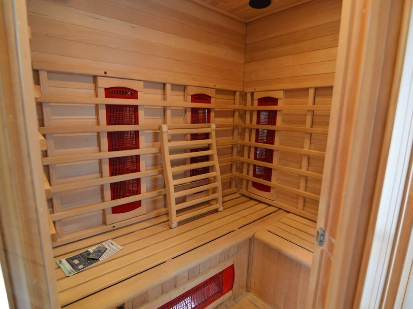 Hideaway: Sauna, Tennis & Trampoline