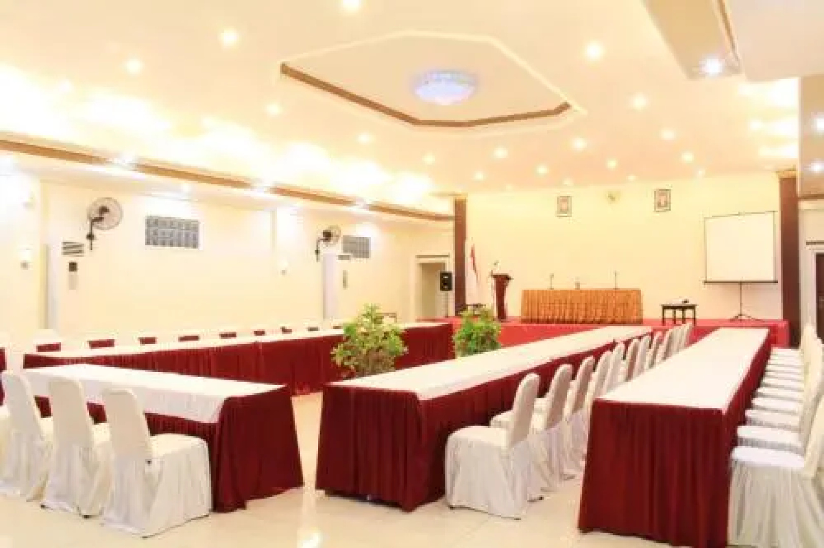 Megaria Hotel