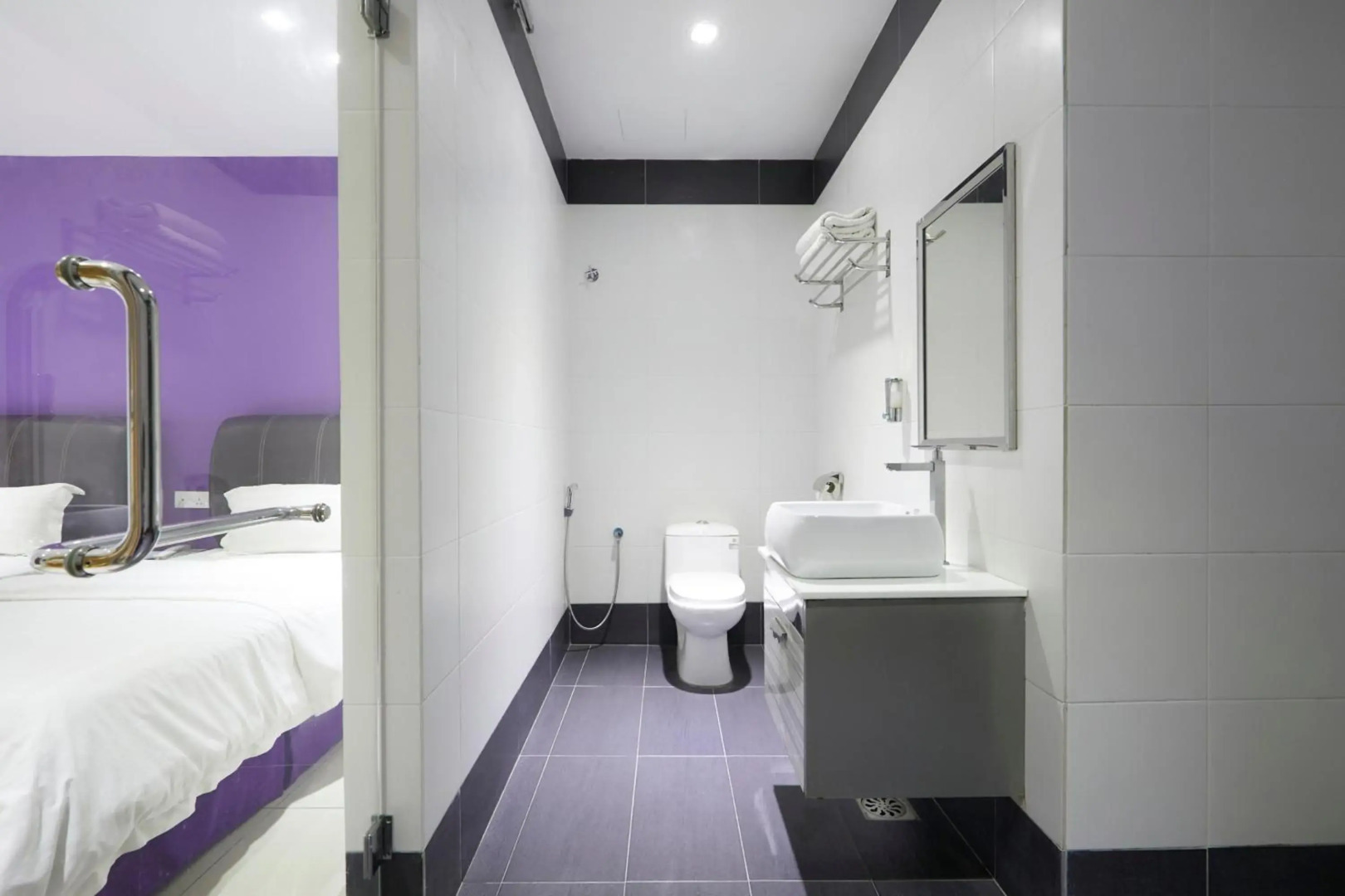 East Sun Hotel Sekinchan - Self Check In