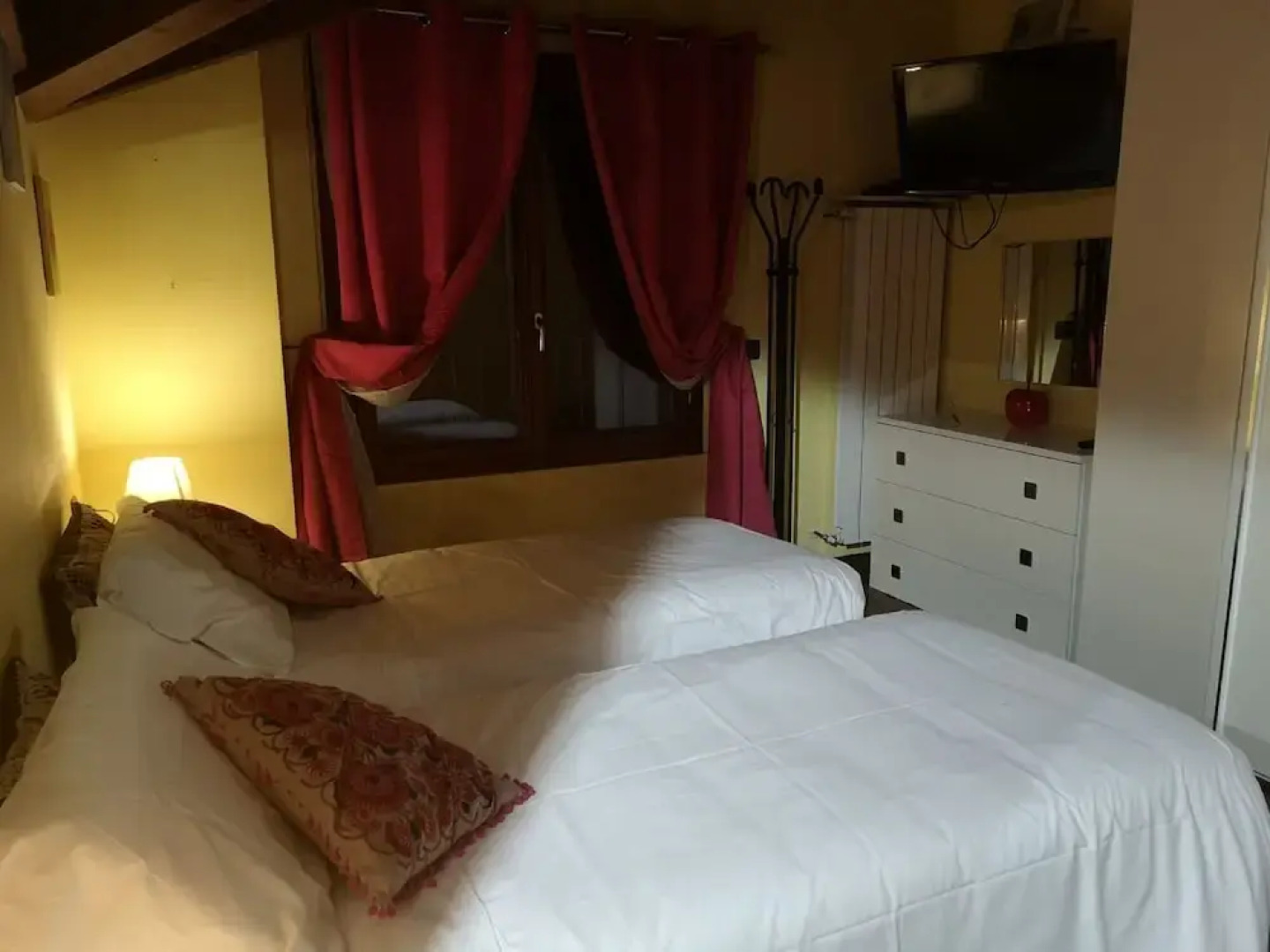 Bnbook - Train Station Loft