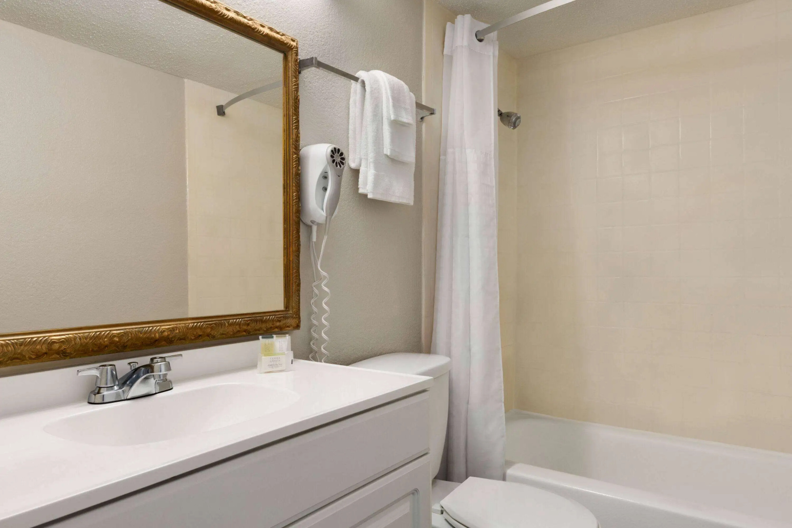 Days Inn by Wyndham Myrtle Beach-Beach Front