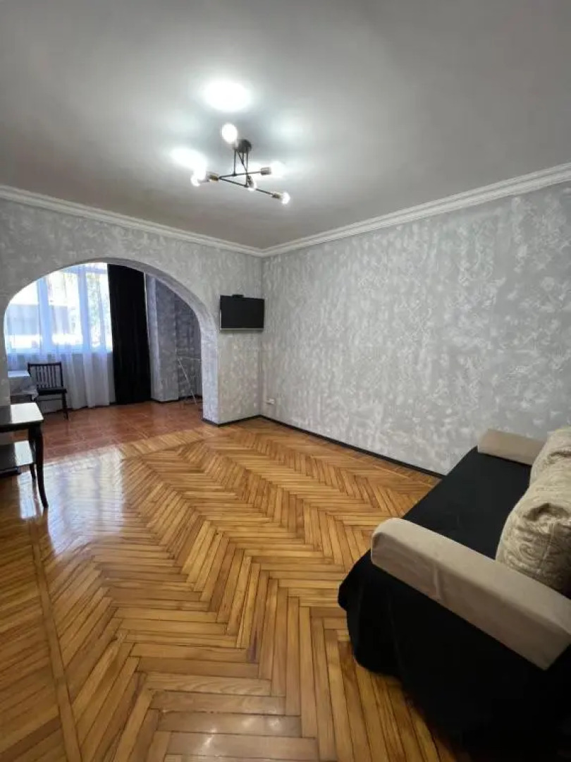 2-x комнатные апартаменты в центре Гагры, 1-я линия