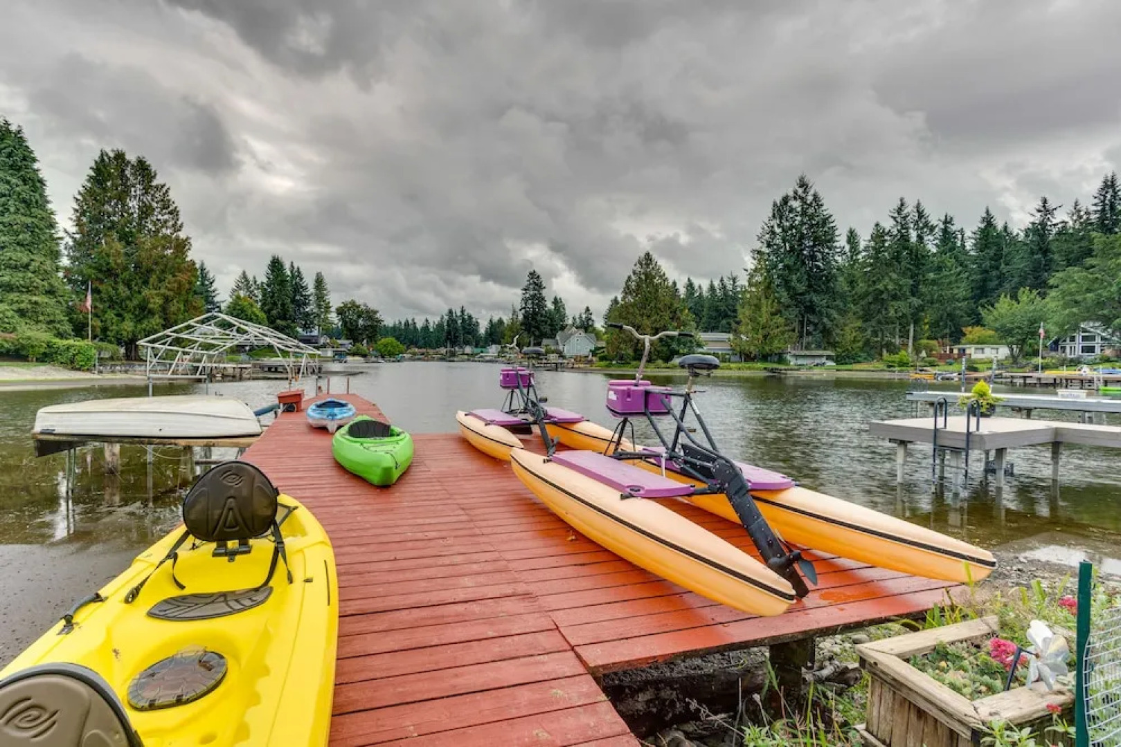 Spacious Apartment on Lake Sawyer w/ Fireplace!