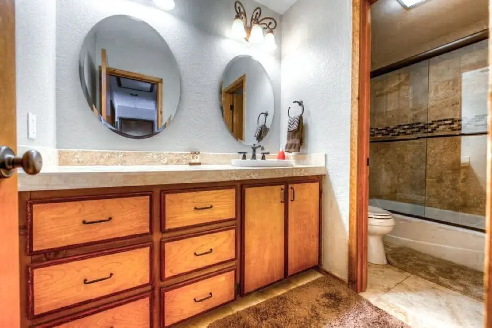 3BR 2BA Lake Travis Waterfront with Boat Launch by RedAwning