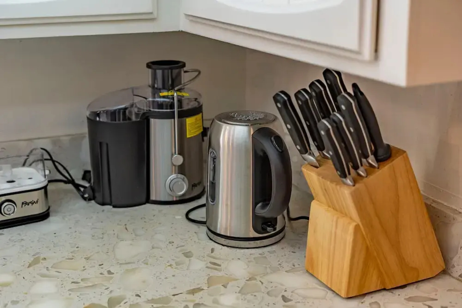 Serene Retreat With Modern Comforts in San Gabriel