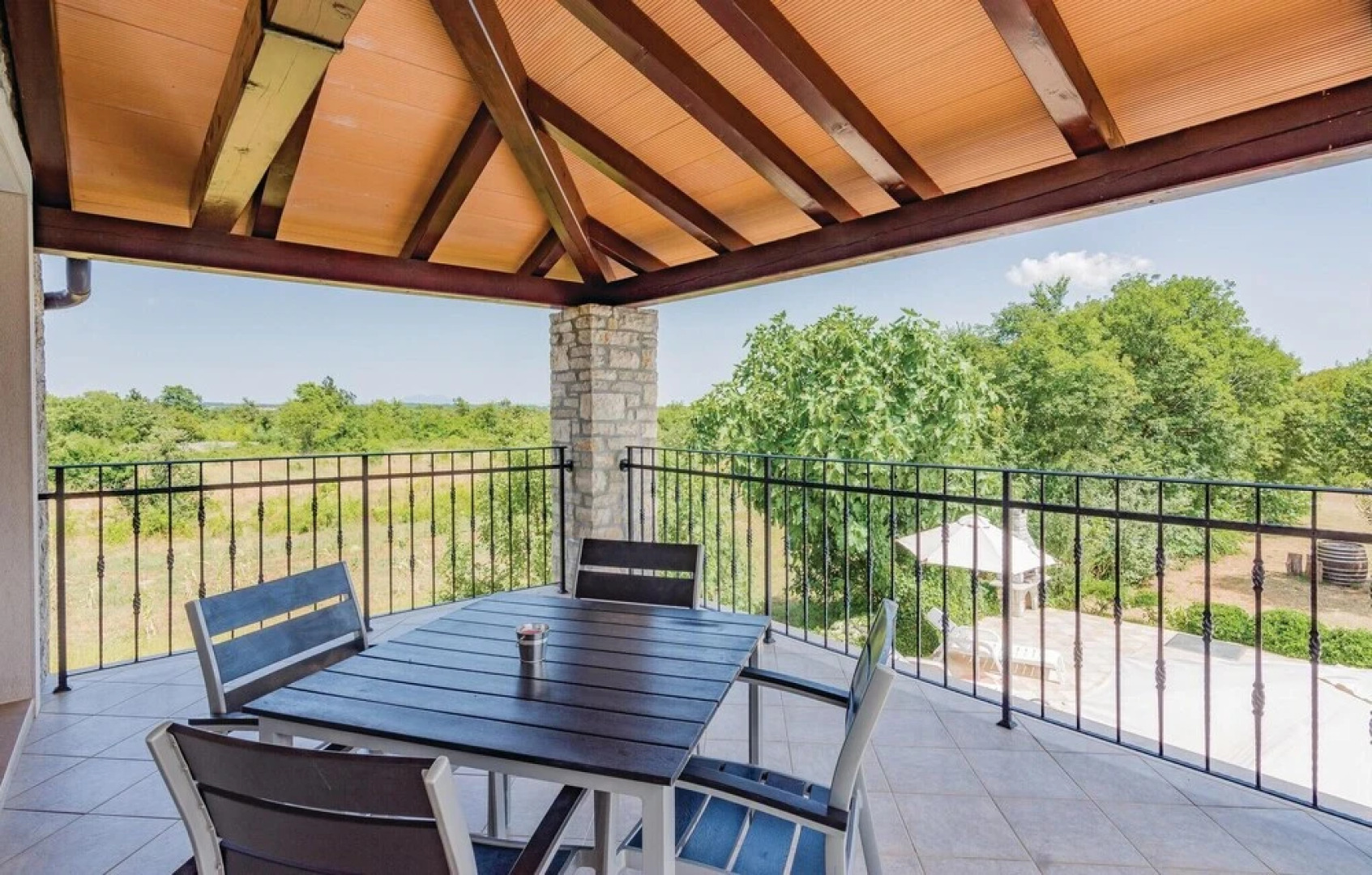 Beautiful Home in Butkovici With Wifi and 2 Bedrooms