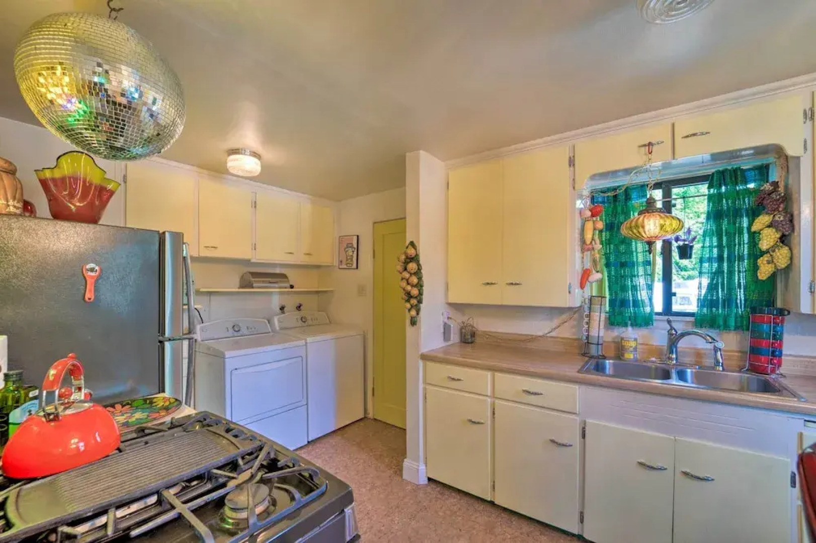 Walk to Olde Town - 1940 Vintage Bungalow!