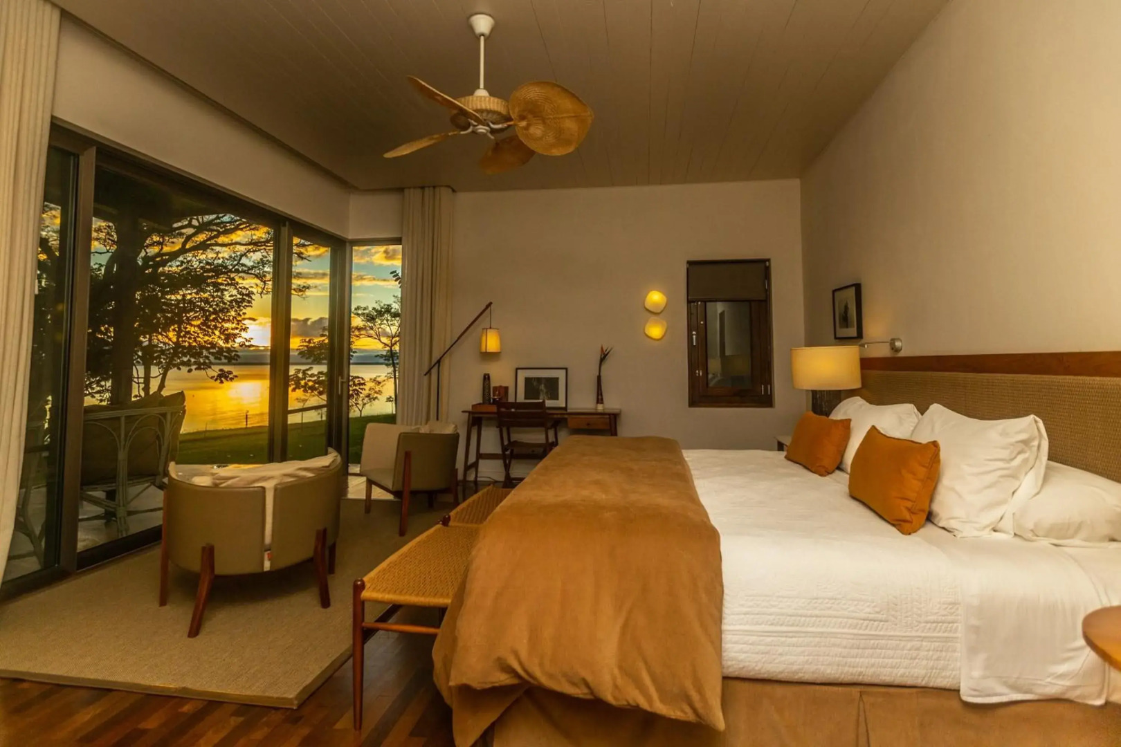 Puerto Valle Hotel de Esteros