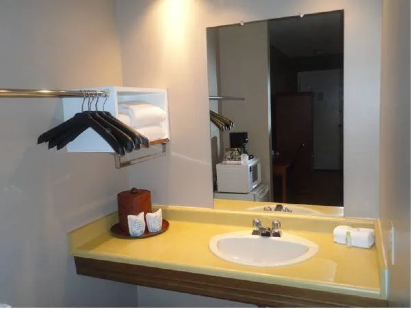 Thunderbird Motor Inn