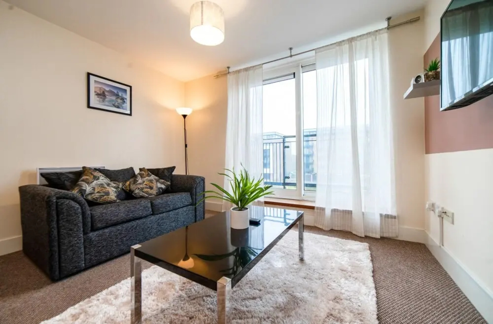 Dyzyn Living B2B Stays Pet Friendly Parking Wifi