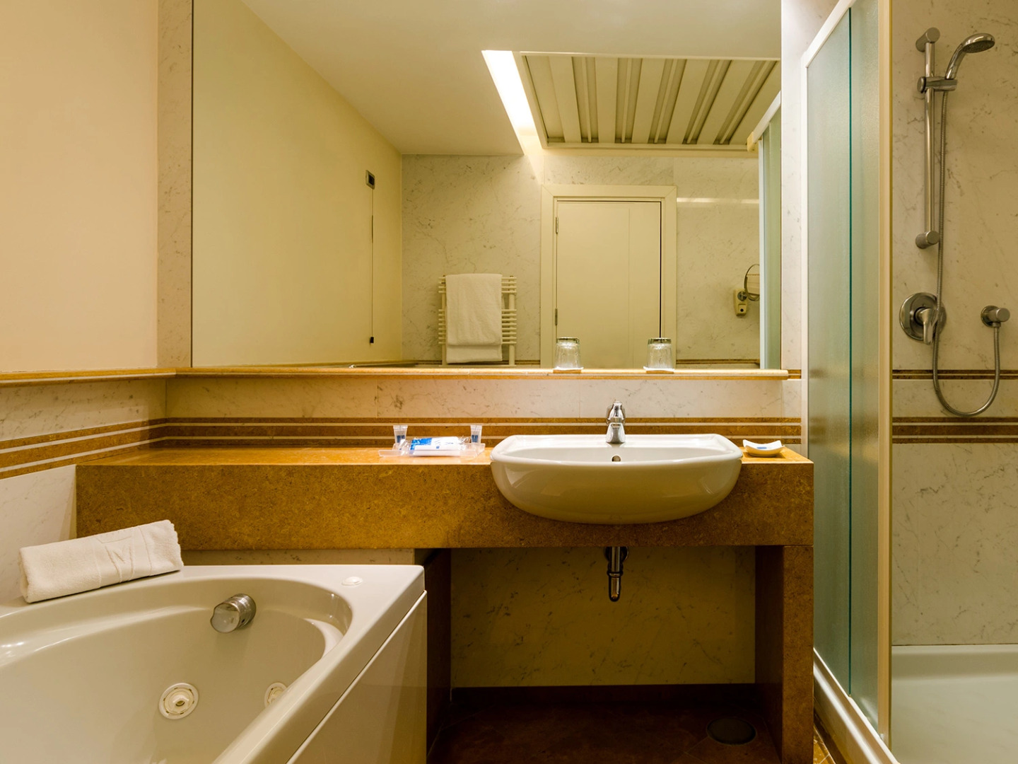 Отель Exe Majestic