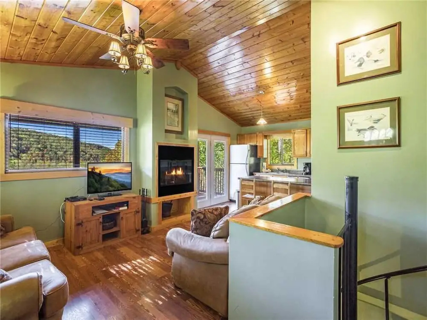 Naughty by Nature 1 Bedroom Home with Hot Tub