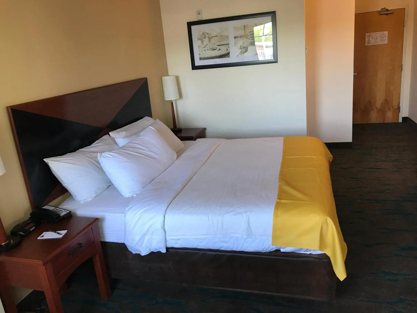 Gateway Hotel & Suites, an Ascend Collection Hotel