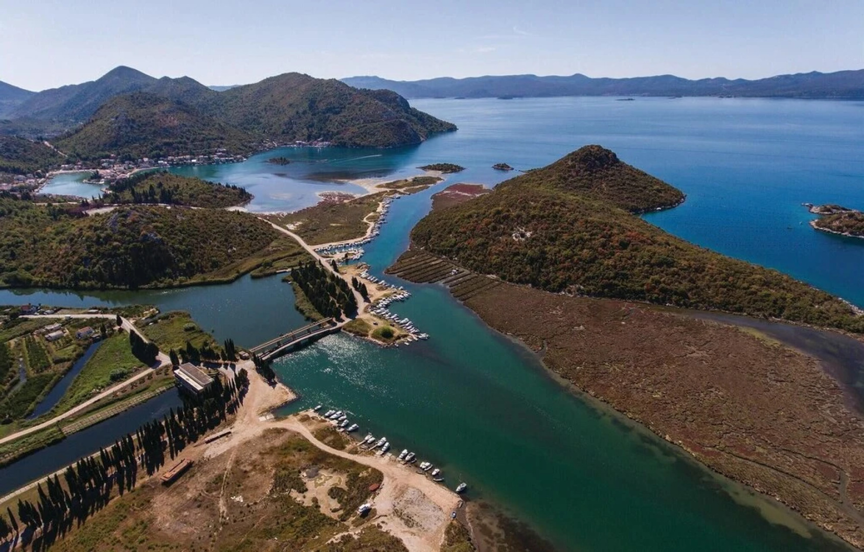 Awesome Apartment in Metkovic With Outdoor Swimming Pool, Wifi and 2 Bedrooms