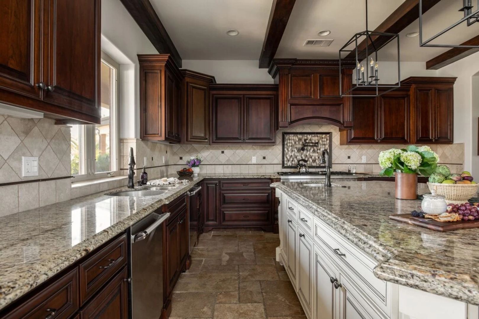 Villa Cabernet by Avantstay Expansive & Private Estate w/ Pool, Hot Tub & Outdoor Kitchen!