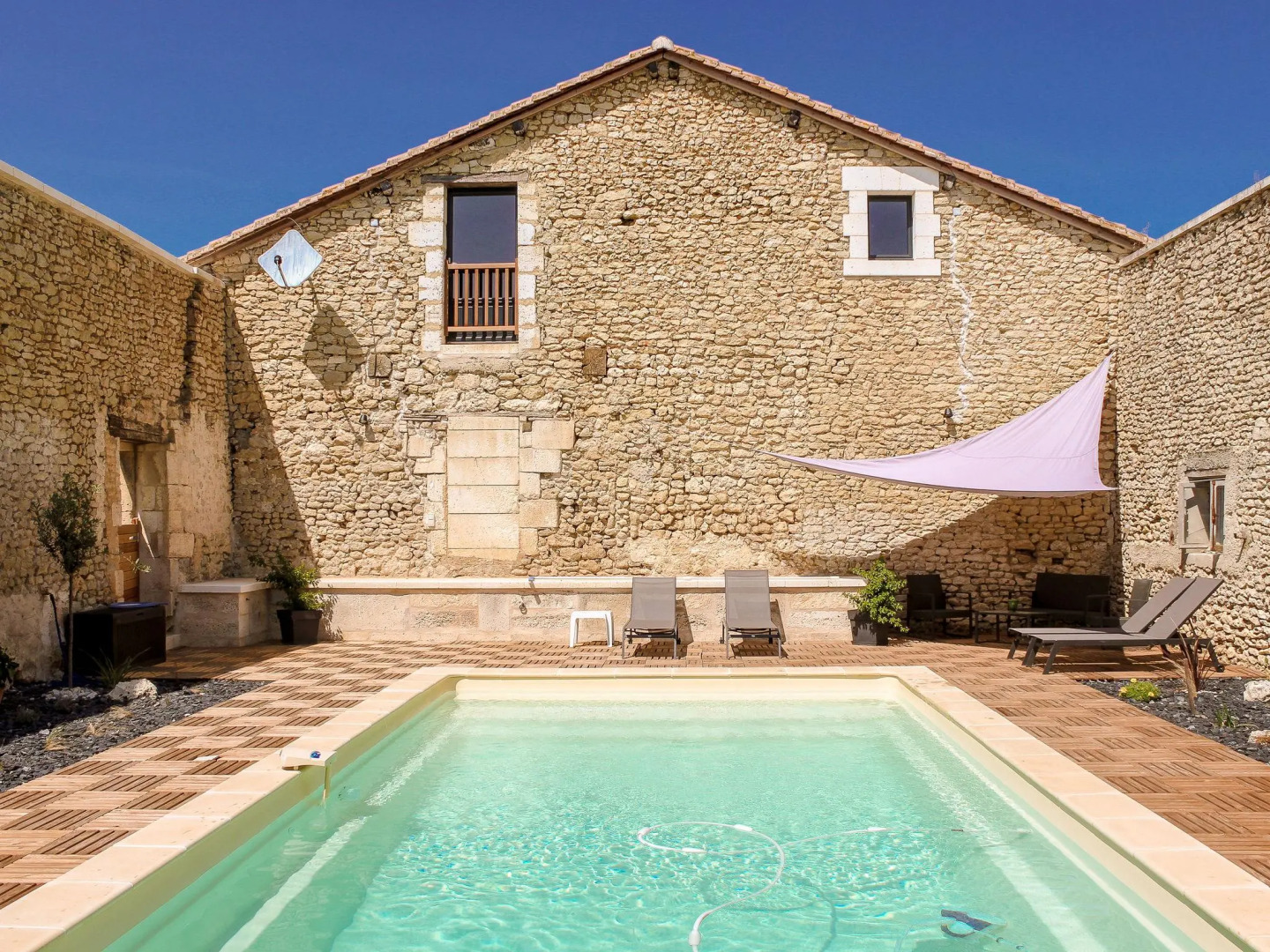 Charming holiday home in Aquitaine with Swimming Pool