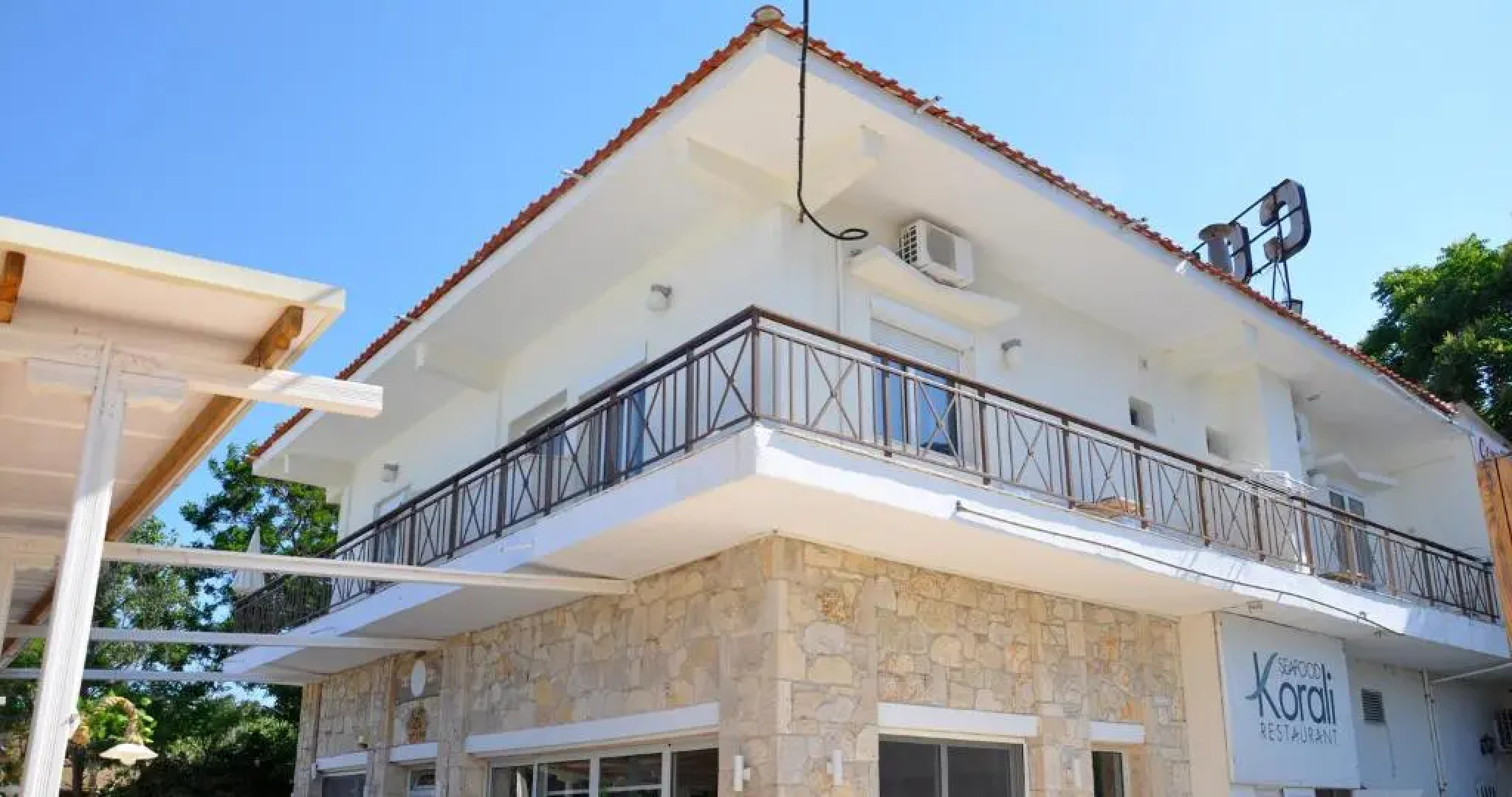 Coralli Beach Studios-Apartments