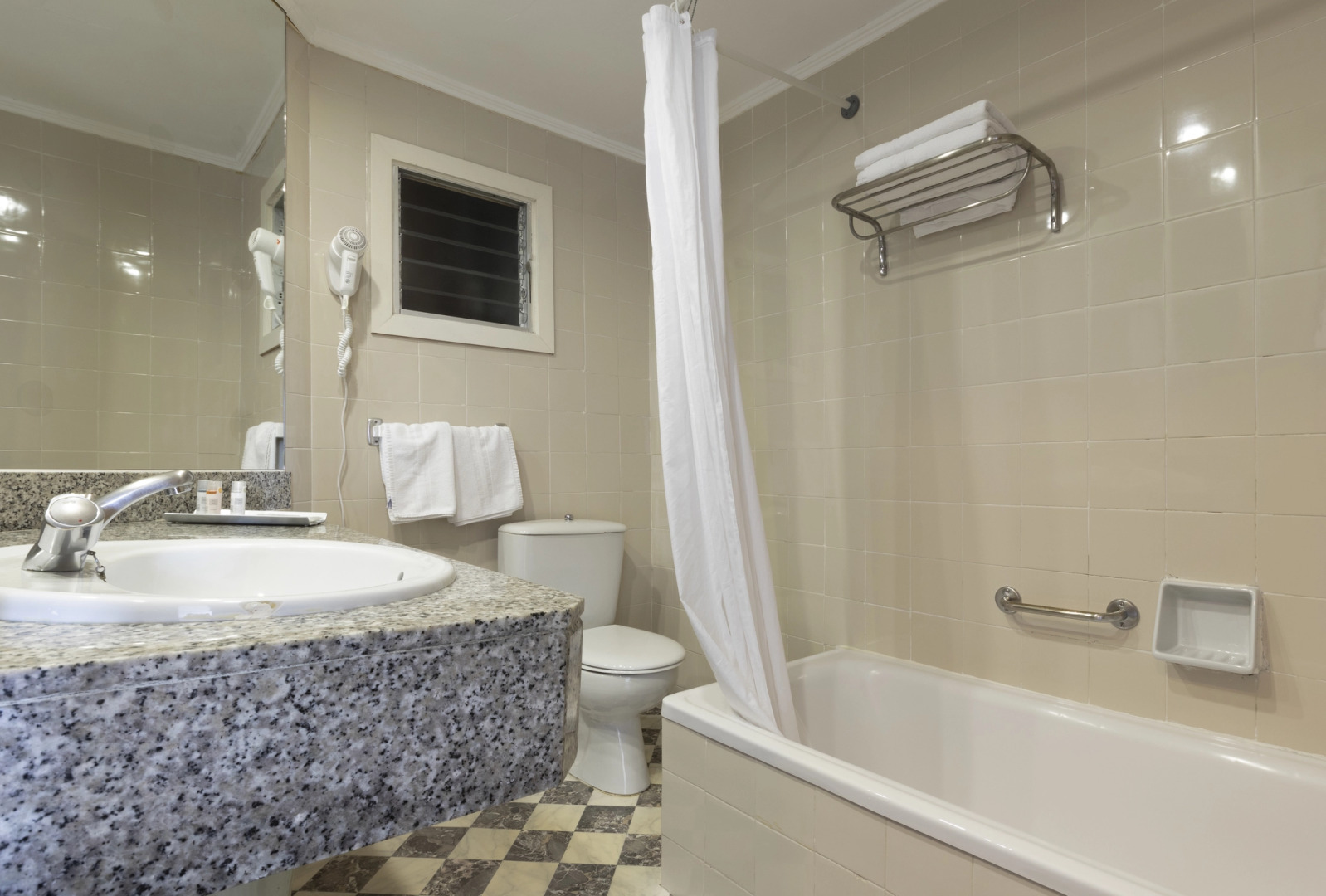 Отель Vibra Beverly Playa