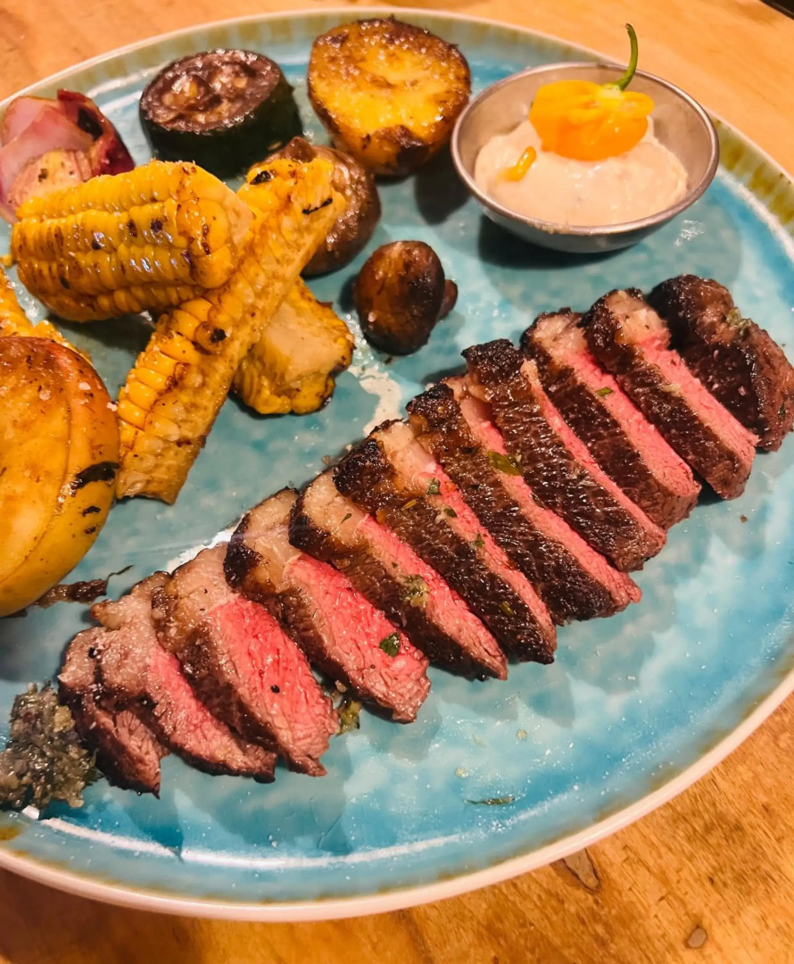 Ron De Mar #3 modern room