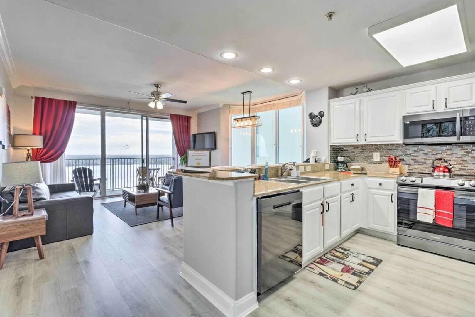 Family Resort Condo w/ 2 Pools: 1 Mi to Disney!