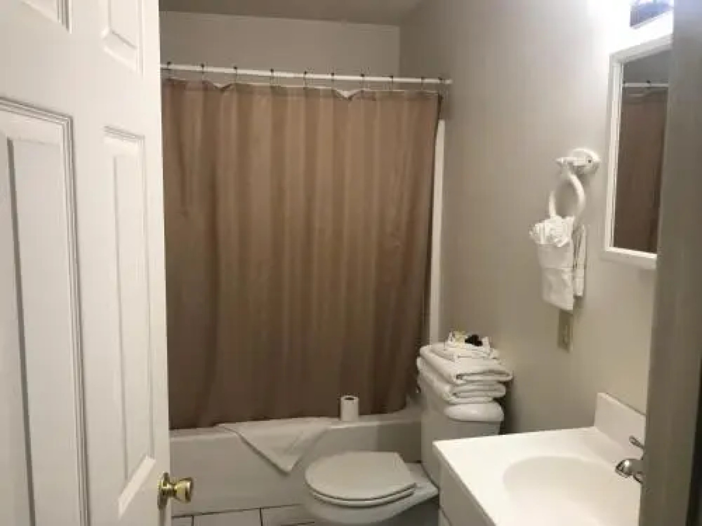 Economy Guest Village and Apartments