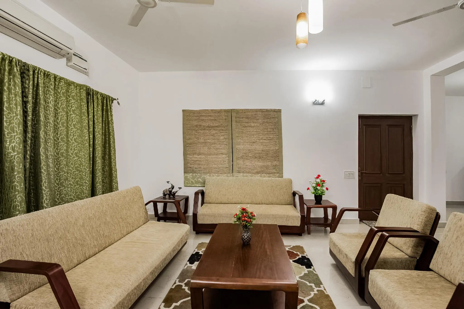 Capital O 40286 Lush Garden Resort