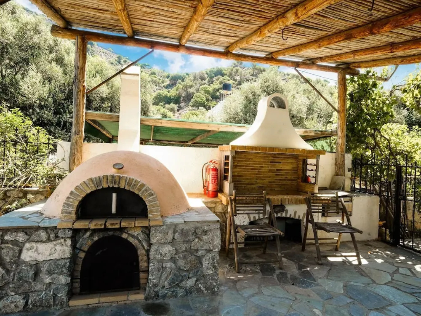 Aesthetic Holiday Home in Palaiochora near Sea Beach