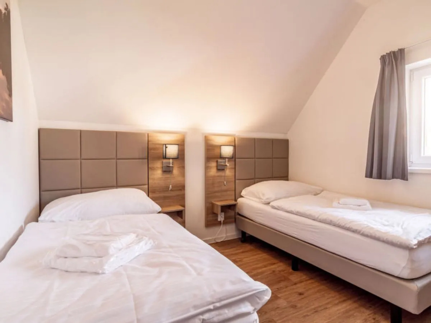 Lakeside Village (+ sauna) 27377